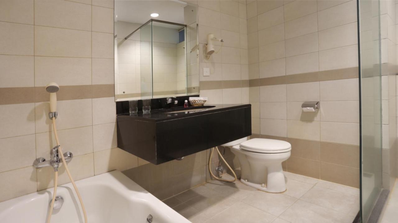 Hotel Quirin Semarang Buitenkant foto