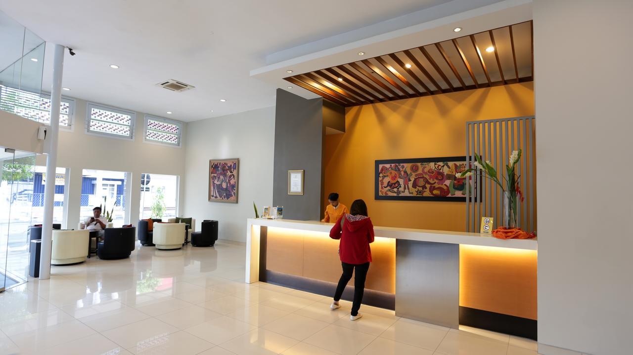 Hotel Quirin Semarang Buitenkant foto