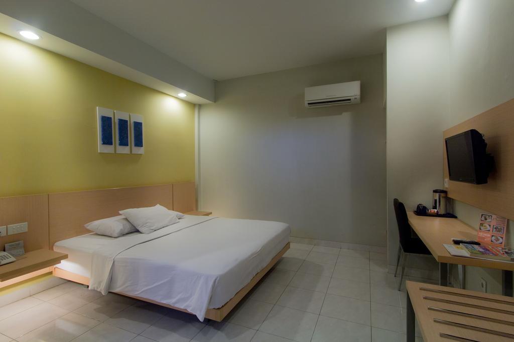 Hotel Quirin Semarang Kamer foto