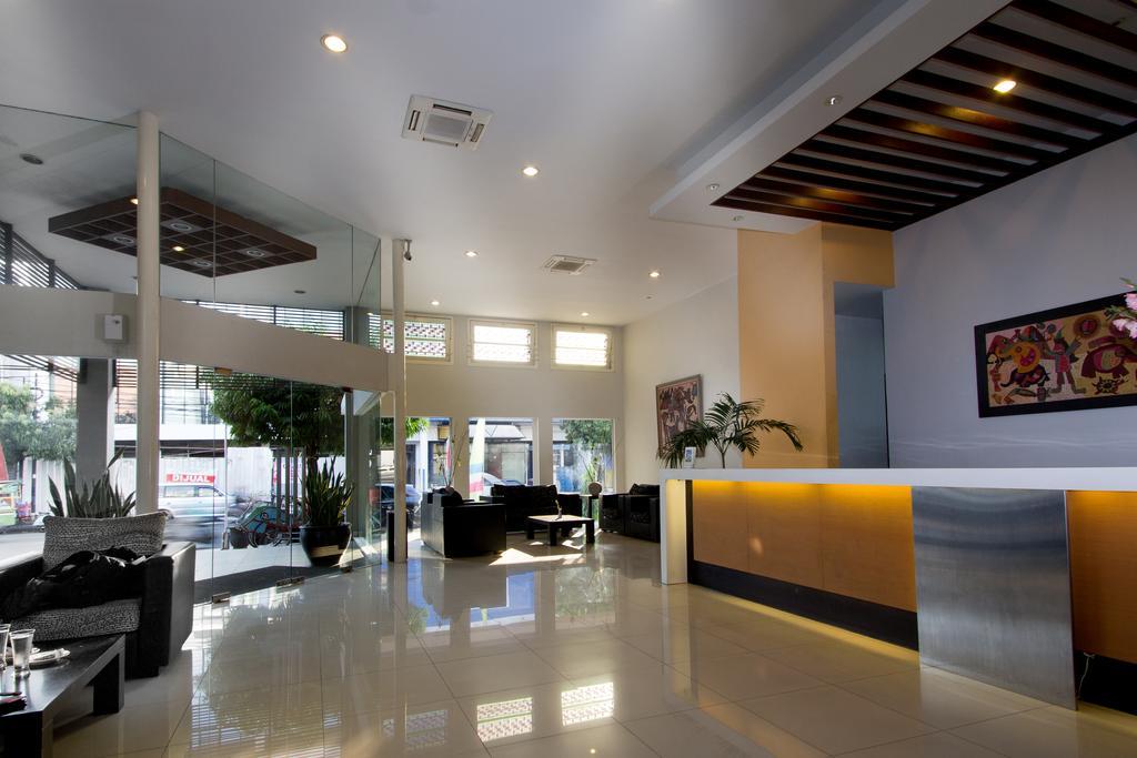 Hotel Quirin Semarang Buitenkant foto