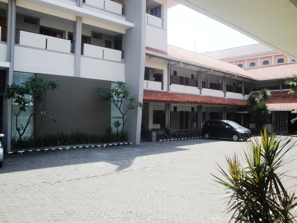 Hotel Quirin Semarang Buitenkant foto